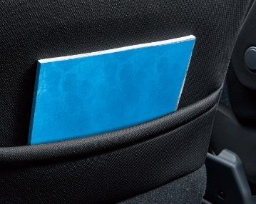 シートバックポケット(カスタムに標準装備)