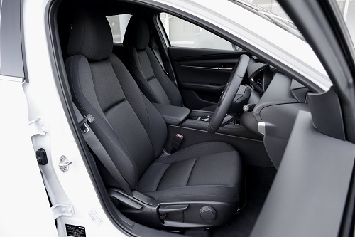 “乗っている” AT車、“走らせている” MT車2