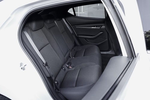 “乗っている” AT車、“走らせている” MT車3