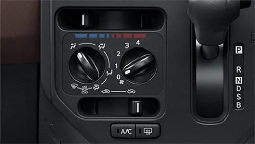 ブラックに落ち着いたブラウンが組み合わされた「X」2