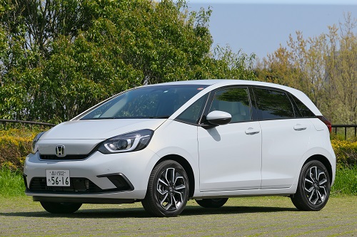 デザインも走りもヤリスに負けてない、インテリアに至っては圧倒!なのに、なぜフィットは売れない?1