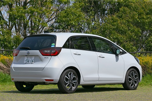 デザインも走りもヤリスに負けてない、インテリアに至っては圧倒!なのに、なぜフィットは売れない?2