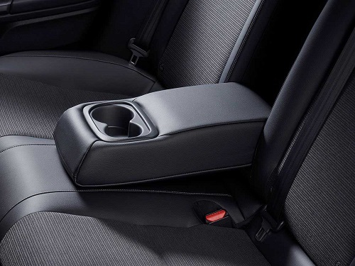 リアセンターアームレスト(ドリンクホルダー付き