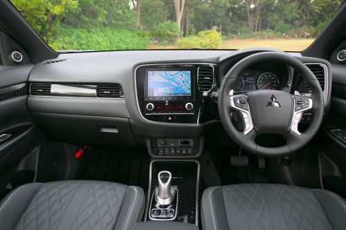 第4位「三菱アウトランダーPHEV」初期モデルであれば100万円以下で狙える!3