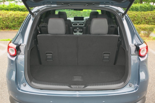 異例に長いボディを持つCX-8、3列使用時でもラゲッジを確保5