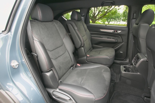 異例に長いボディを持つCX-8、3列使用時でもラゲッジを確保4