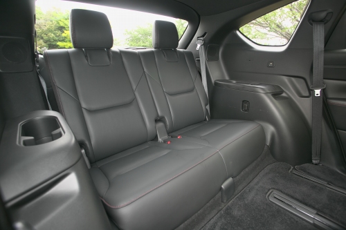 異例に長いボディを持つCX-8、3列使用時でもラゲッジを確保7