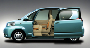 2004年7月26日 初代「ポルテ」発売