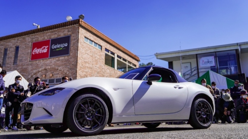 改良モデルに世界初の車両姿勢安定化制御「KPS」を採用!2