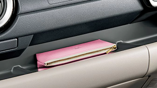 インパネロングアッパートレイ(「X」の全グレードに標準装備)