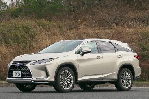 豪華装備のバージョンLの割安感が高くなっている「レクサスRX(現行型)」1