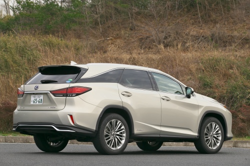 豪華装備のバージョンLの割安感が高くなっている「レクサスRX(現行型)」2