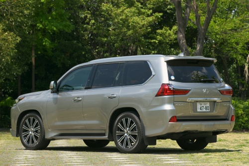 新型が発売となれば一時的な値落ちが期待できる「レクサスLX(現行型)」2