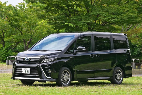 カテゴリートップの販売台数を誇る兄弟車「トヨタヴォクシー」