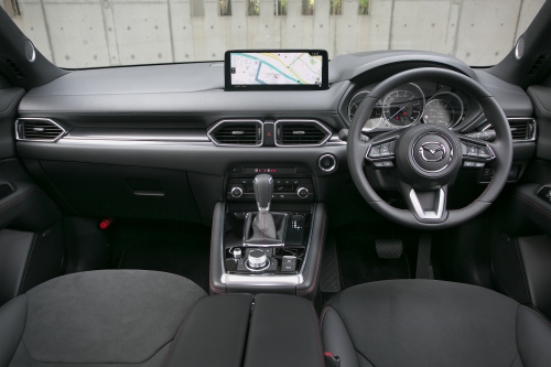 燃費の良いディーゼルモデルが多数流通「マツダCX-8(現行型)」3