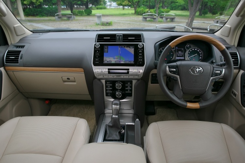 流通台数は比較的多いが、やや値上がり傾向「トヨタランドクルーザープラド(現行型)」3