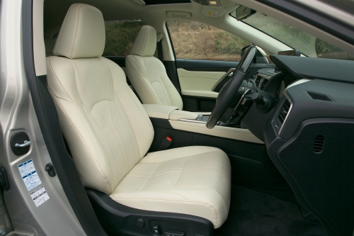 豪華装備のバージョンLの割安感が高くなっている「レクサスRX(現行型)」4