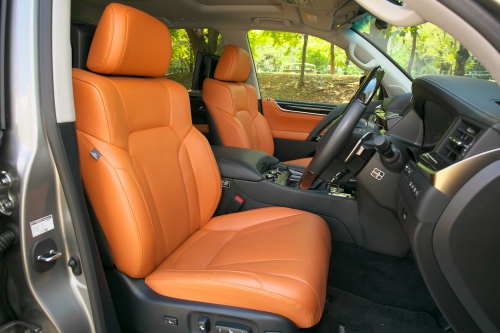 新型が発売となれば一時的な値落ちが期待できる「レクサスLX(現行型)」4