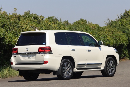 高年式車は新車価格を上回る価格で流通「トヨタランドクルーザー(旧型・200系)」2