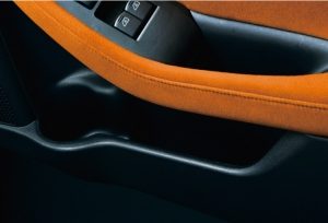 カップホルダー(ドアポケット部2個)、ドアポケット