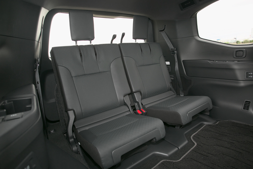 重厚感のあるフロントフェイス、上質になったインテリア6