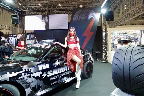 【SHIBATIRE】透け感のあるコスチュームがキュート!