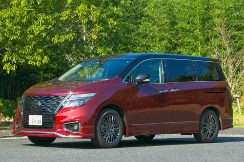 ライバルに比べ割安感が大きい!狙うなら2014年式以降の上級グレードを「日産エルグランド(現行型)」