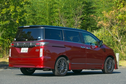 ライバルに比べ割安感が大きい!狙うなら2014年式以降の上級グレードを「日産エルグランド(現行型)」2