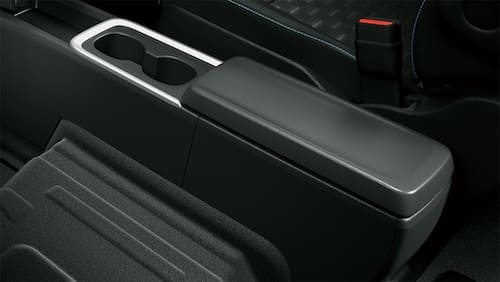 インパネ一体型センターコンソールボックス(「S-Z」ハイブリッド車に標準装備、「S-G」ハイブリッド車にメーカーオプション)