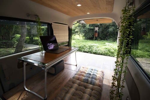 フルフラットと4人乗りを両立した利便性の高い軽キャンピングカー