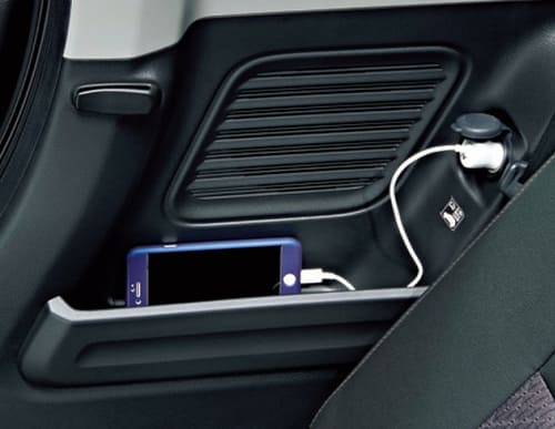 リアクォーターポケット+アクセサリーソケット(後席右)