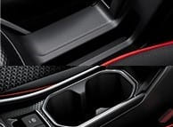センターコンソール小物入れ(「X」「G」のガソリン車に標準装備)/センターコンソールカップホルダー(「G」のハイブリッド車と「Z」に標準装備)