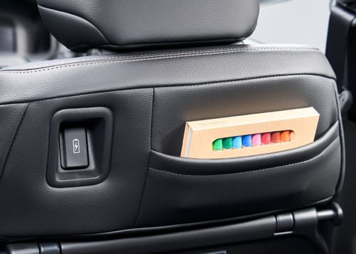 シートバックアッパーポケット(運転席・助手席)・シートバックロアーポケット(助手席)