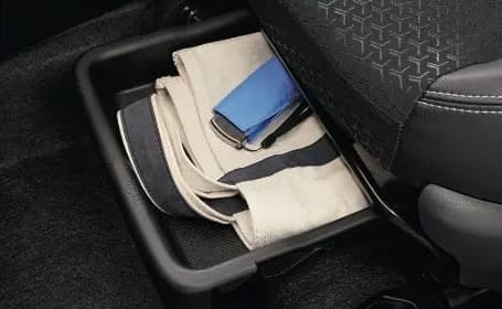 助手席シートアンダートレイ(「Premium G」「Premium G HEV」に標準装備)