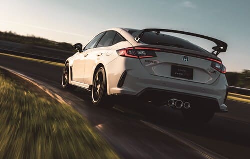 なによりサーキットでの安心感の高さがスゴい!