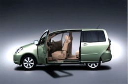 第5位 トヨタ「ラウム」(絶版)2