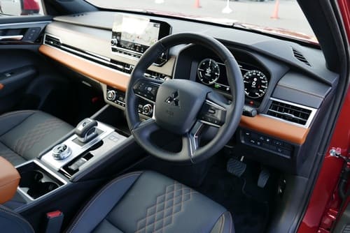 第18位 三菱「アウトランダーPHEV」2