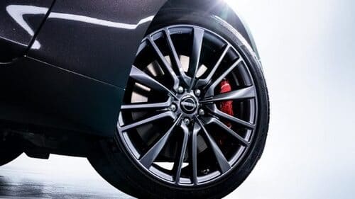 最上級グレードの「400R」は、走行性能を大幅に引き上げたハイパフォーマンスモデルです。 最上級グレードの「400R」は、走行性能を大幅に引き上げたハイパフォーマンスモデルです。