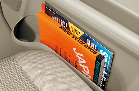 ドアポケット&ドリンクホルダー(運転席・助手席) ドアポケット&ドリンクホルダー(運転席・助手席)