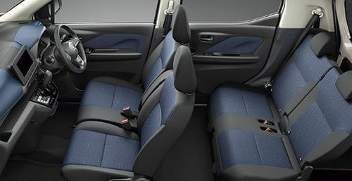 ブラック&ブルーのスポーティーでスタイリッシュなインテリア ブラック&ブルーのスポーティーでスタイリッシュなインテリア