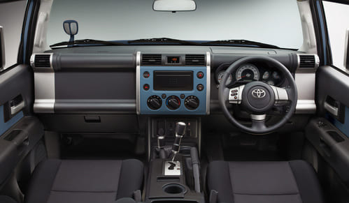 トヨタ「FJクルーザー」（2010年〜2018年） 最強のオフローダーが愛されキャラに変身！4