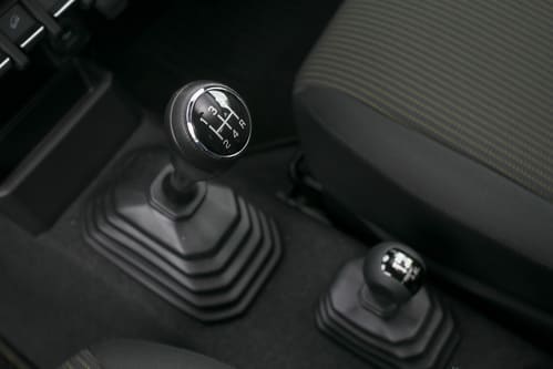 第1位 スズキ「ジムニー」 どこで も行ける唯一無二の軽クロカン、MT車を運転する楽しさは抜群!4