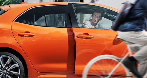 ブラインドスポットモニター+安心降車アシスト(全車にメーカーオプション)