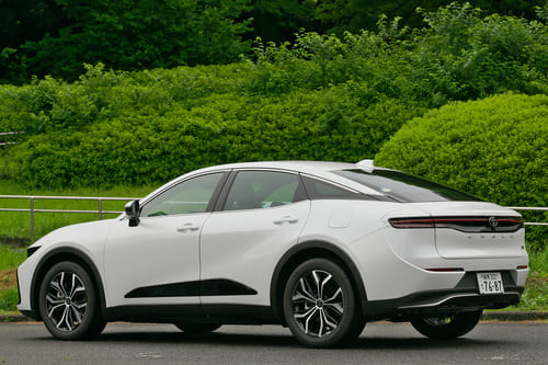 セダンとSUVを融合させた革新的なパッケージ 人気ナンバー4「クラウンクロスオーバー」2