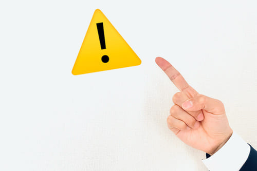 車内でスマホを利用する際の注意点をイメージした画像