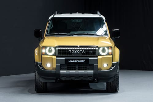 ちょっと似た丸目ライトのランクル70と250、似ているけどやはり全然違う!2