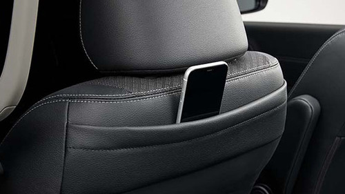 シートバックアッパーポケット(運転席・助手席)(CROSSTARに標準装備、Gにメーカーオプション)