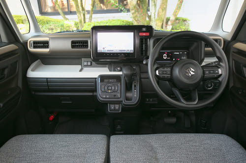 【内装】リアシートにマルチユースフラップを採用するなど後席の居住性&利便性が劇的に向上