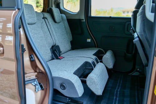 新型の目玉!リアシートは「オットマン」など3つのモードを選べる_レッグリラックス