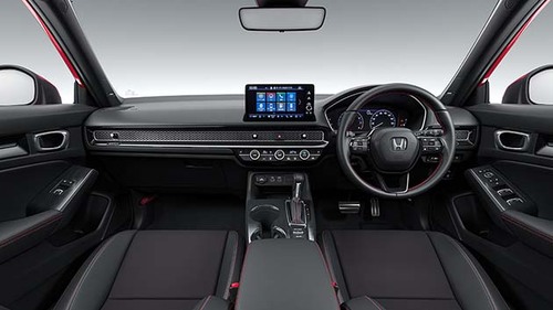 レッドステッチがスポーティーさを醸し出す上級グレード「EX」